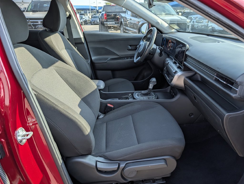 Used 2025 Hyundai Kona SEL AWD/4WD image 32
