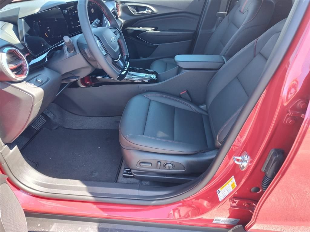 Used 2026 Chevrolet Trax RS w/ Sunroof Package FWD image 9