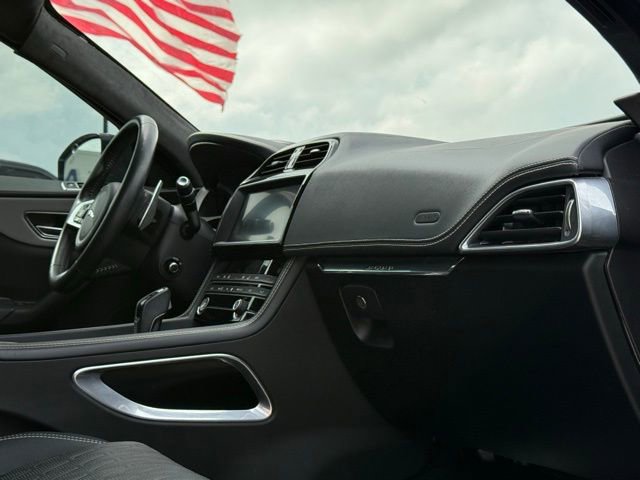 Used 2020 Jaguar F-PACE SVR image 14