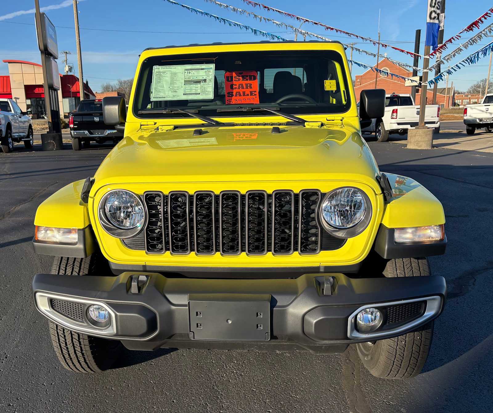 Certified 2024 Jeep Gladiator Sport AWD/4WD image 3