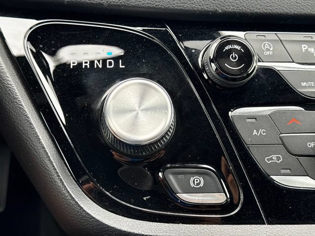 Certified 2025 Chrysler Pacifica Select FWD image 37