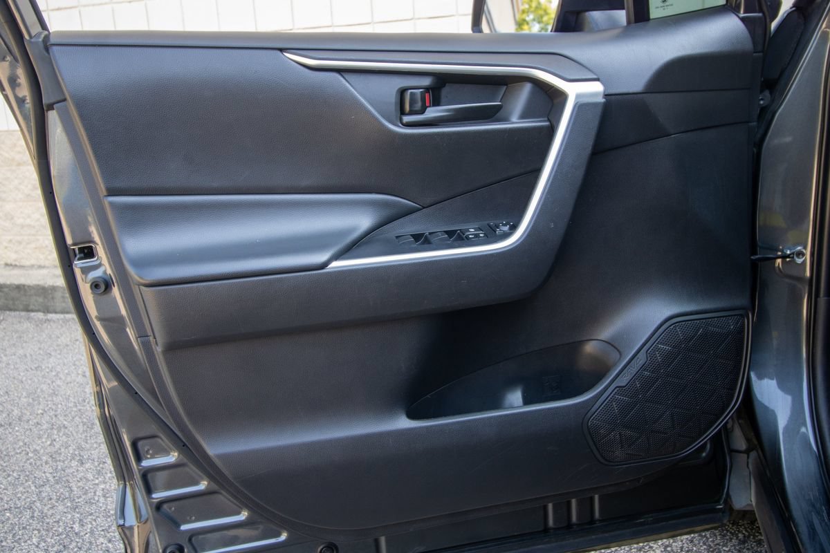 Used 2022 Toyota RAV4 LE FWD image 10