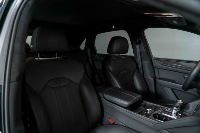 Used 2022 Bentley Bentayga AWD/4WD image 26