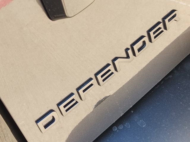 New 2026 Land Rover Defender 130 X-Dynamic SE image 8
