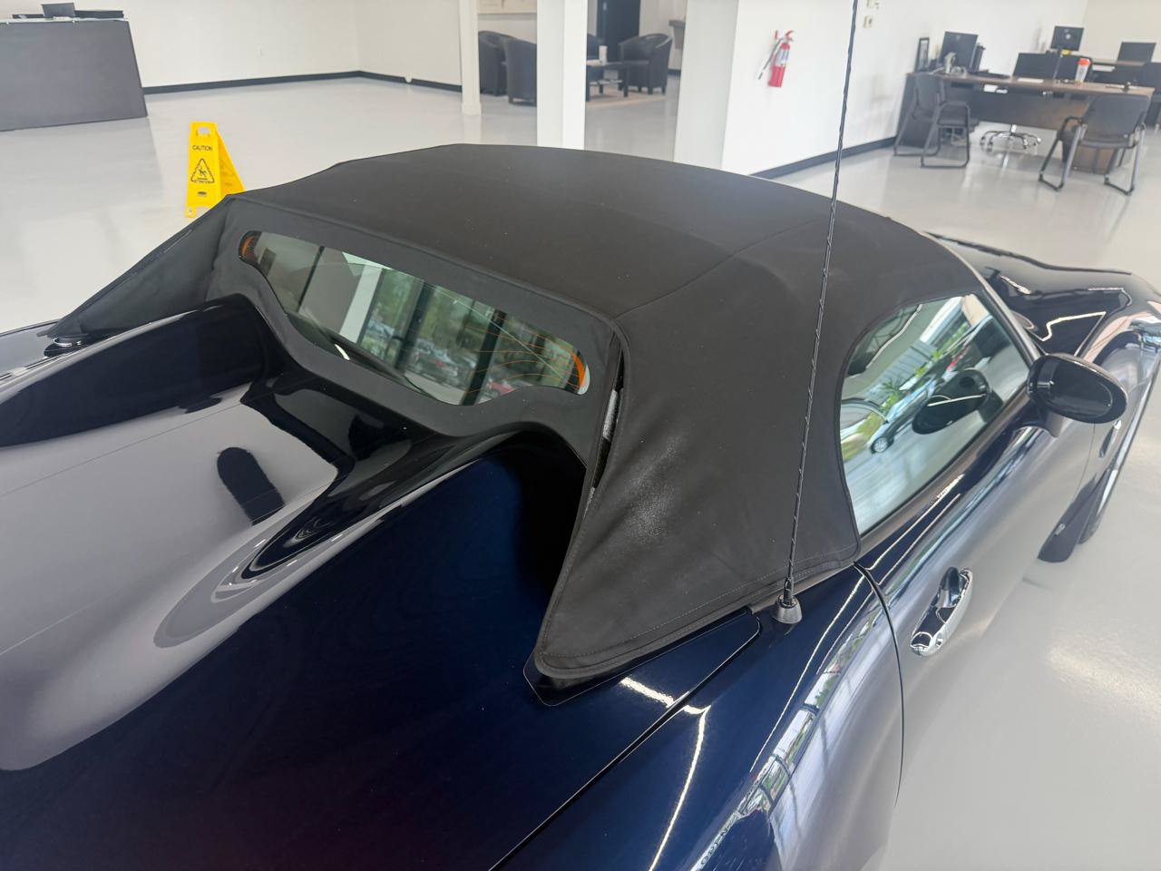 Used 2008 Pontiac Solstice Convertible w/ Preferred Package RWD image 7