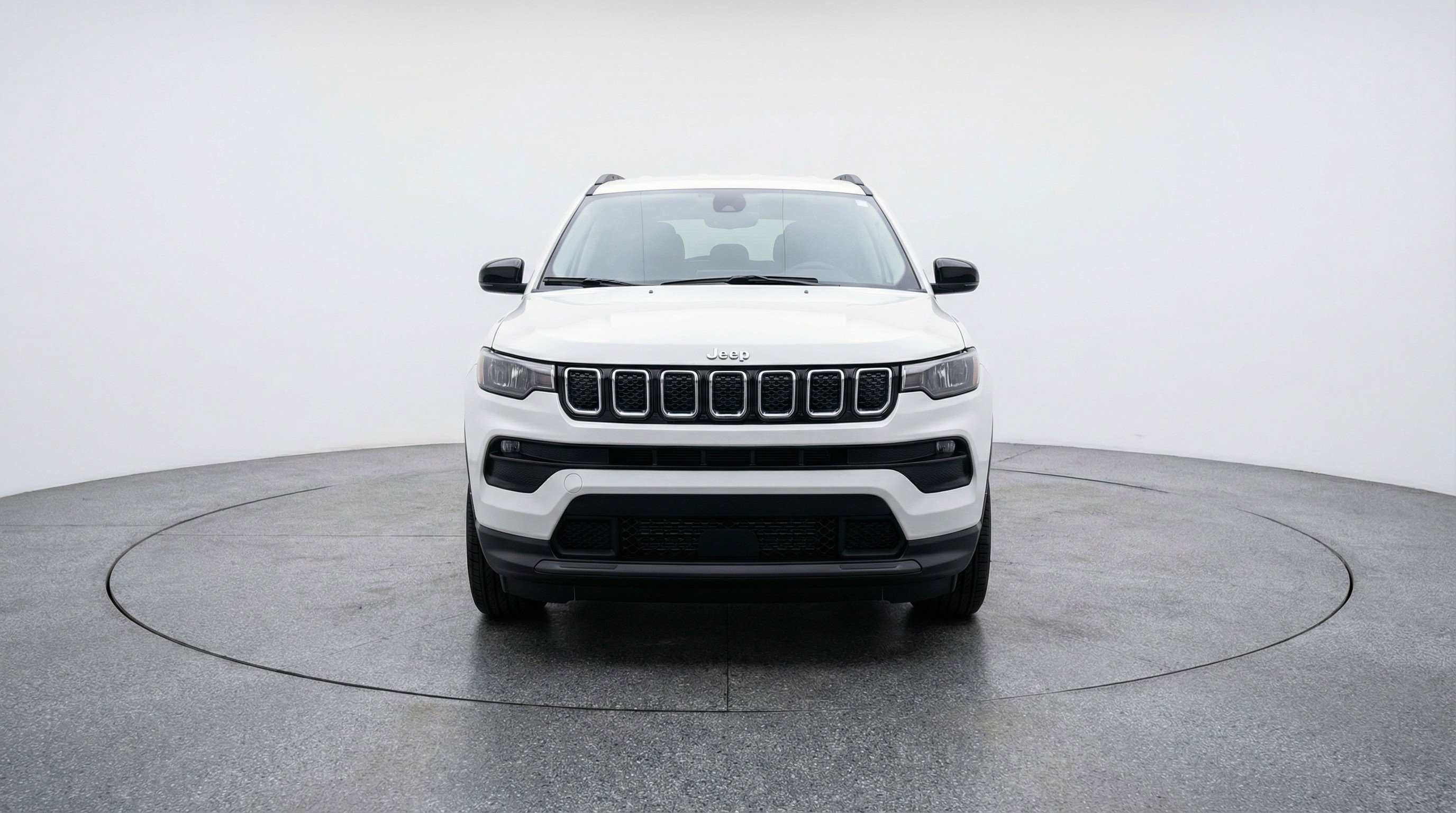 Used 2025 Jeep Compass Latitude AWD/4WD image 2
