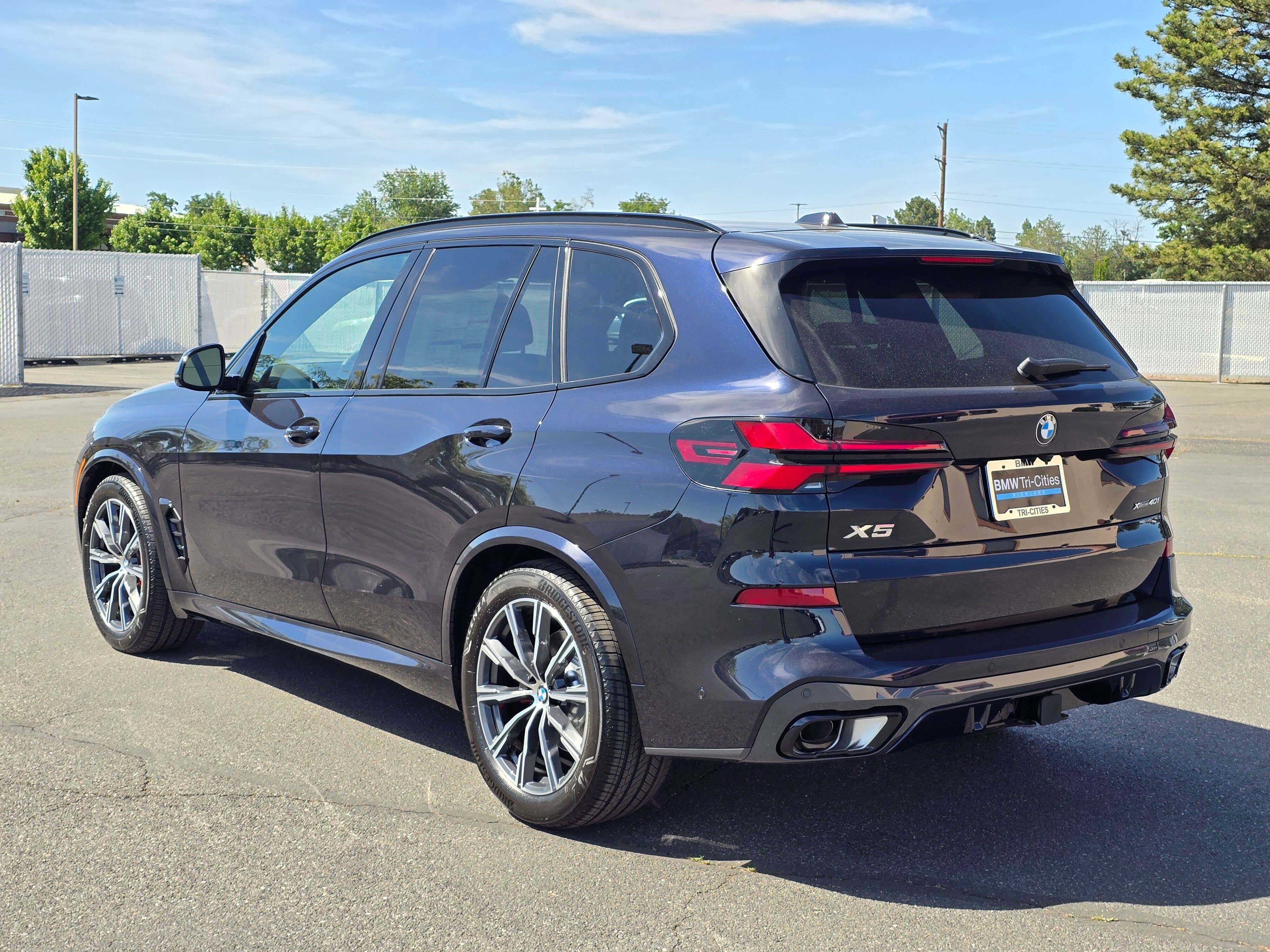 New 2026 BMW X5 xDrive40i w/ M Sport Package AWD/4WD image 4