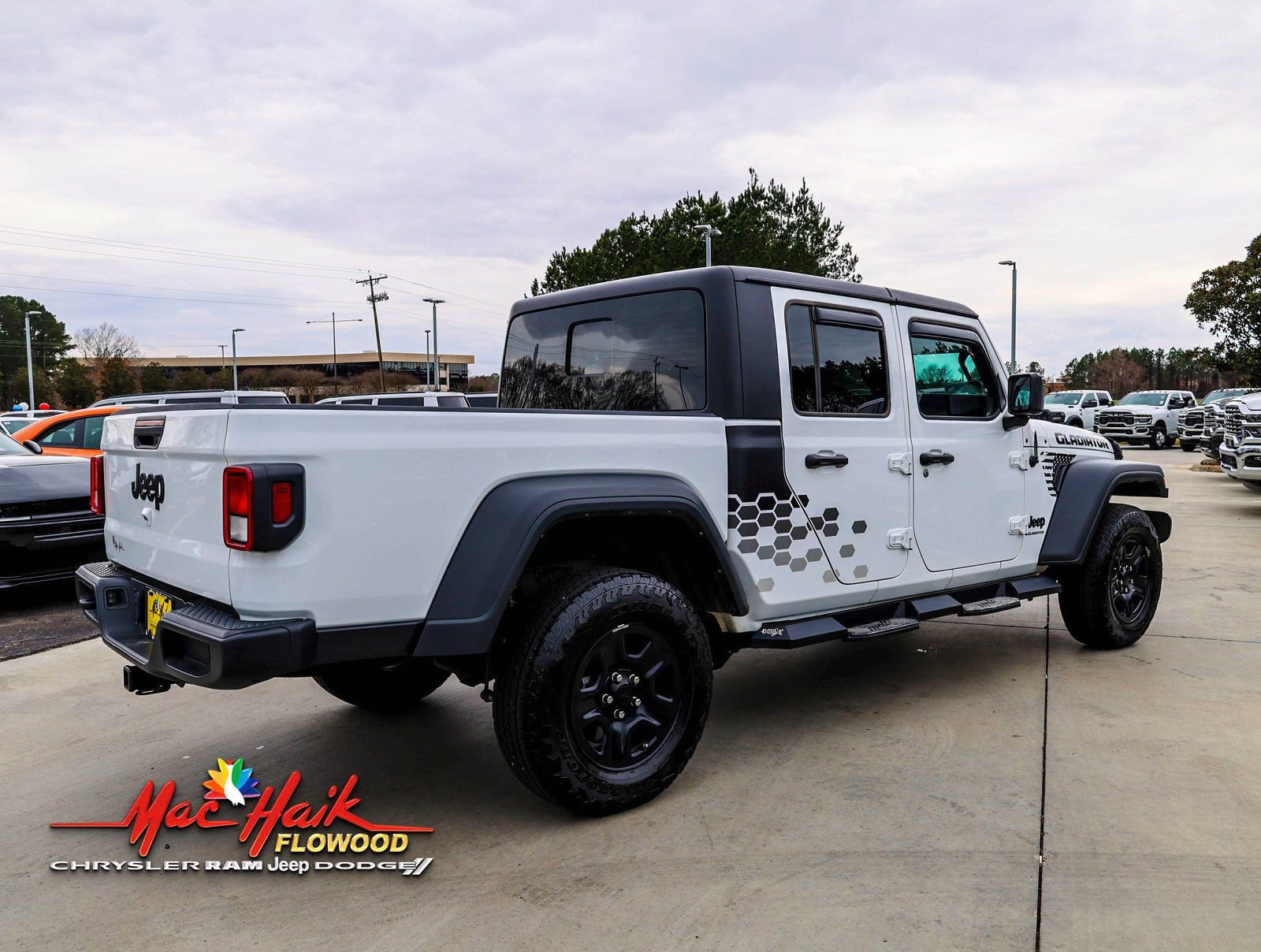Used 2023 Jeep Gladiator Sport image 9
