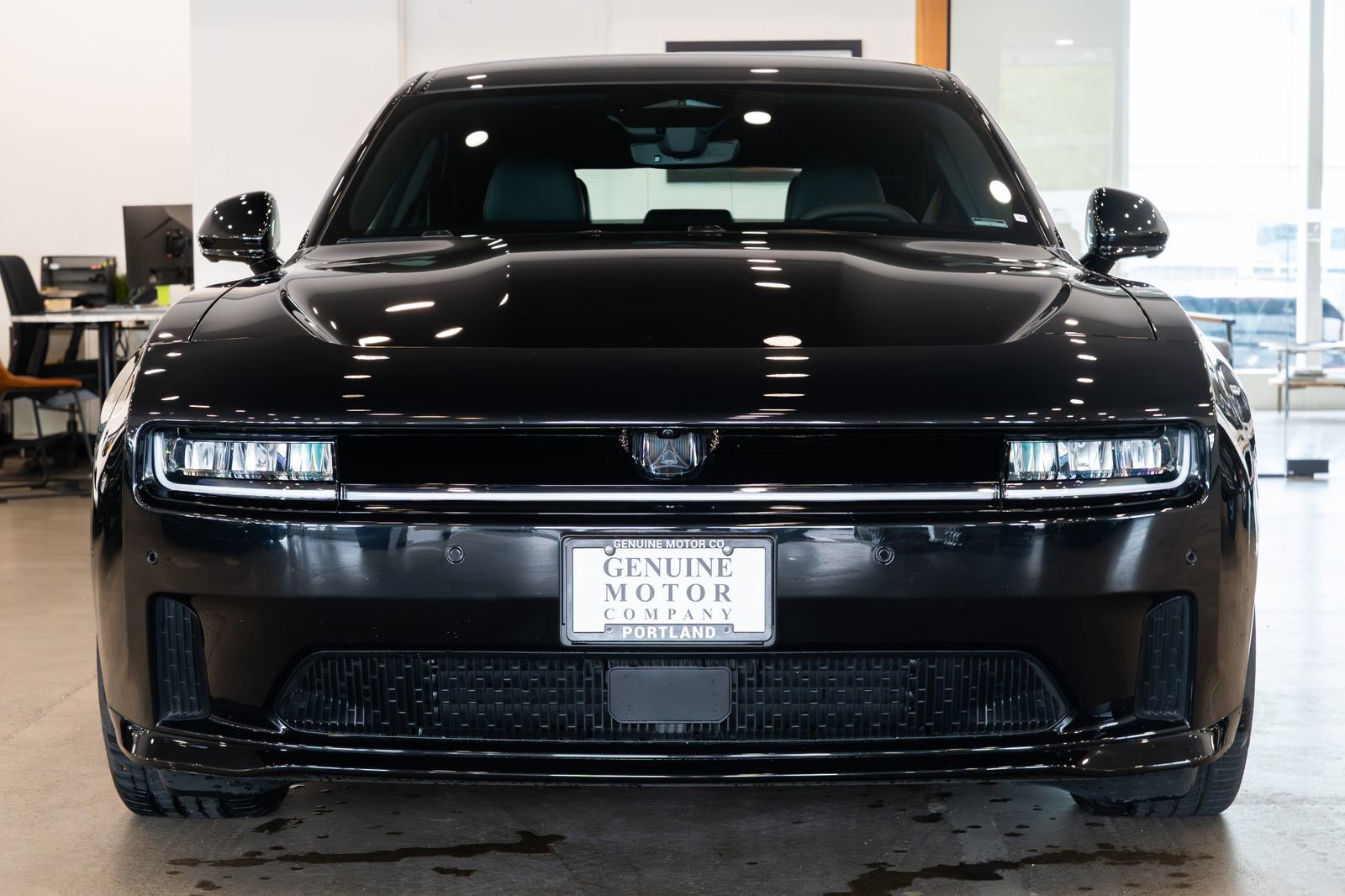 Used 2024 Dodge Charger Daytona R/T w/ Plus Group AWD/4WD image 2