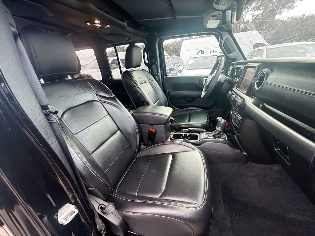 Used 2023 Jeep Wrangler Unlimited Sahara AWD/4WD image 31