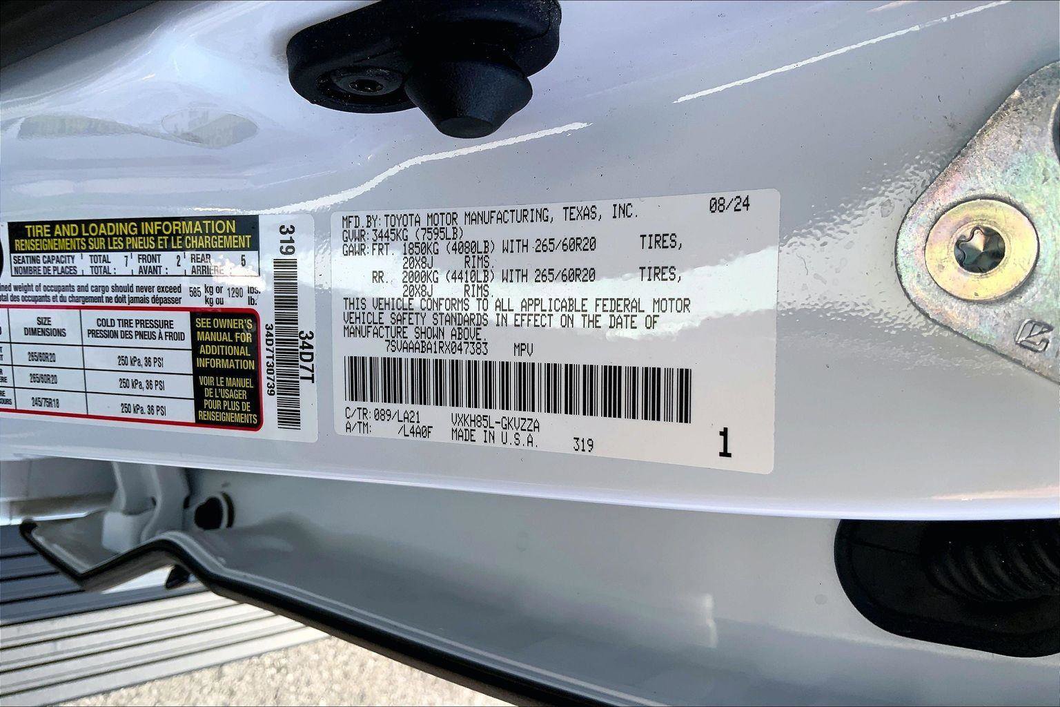 Used 2024 Toyota Sequoia Platinum AWD/4WD image 33