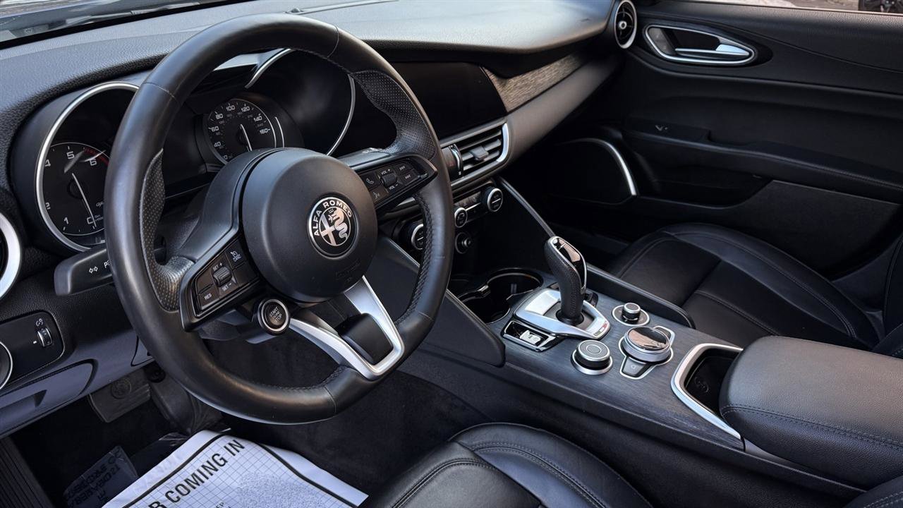Used 2020 Alfa Romeo Giulia AWD w/ Nero Edizione image 15