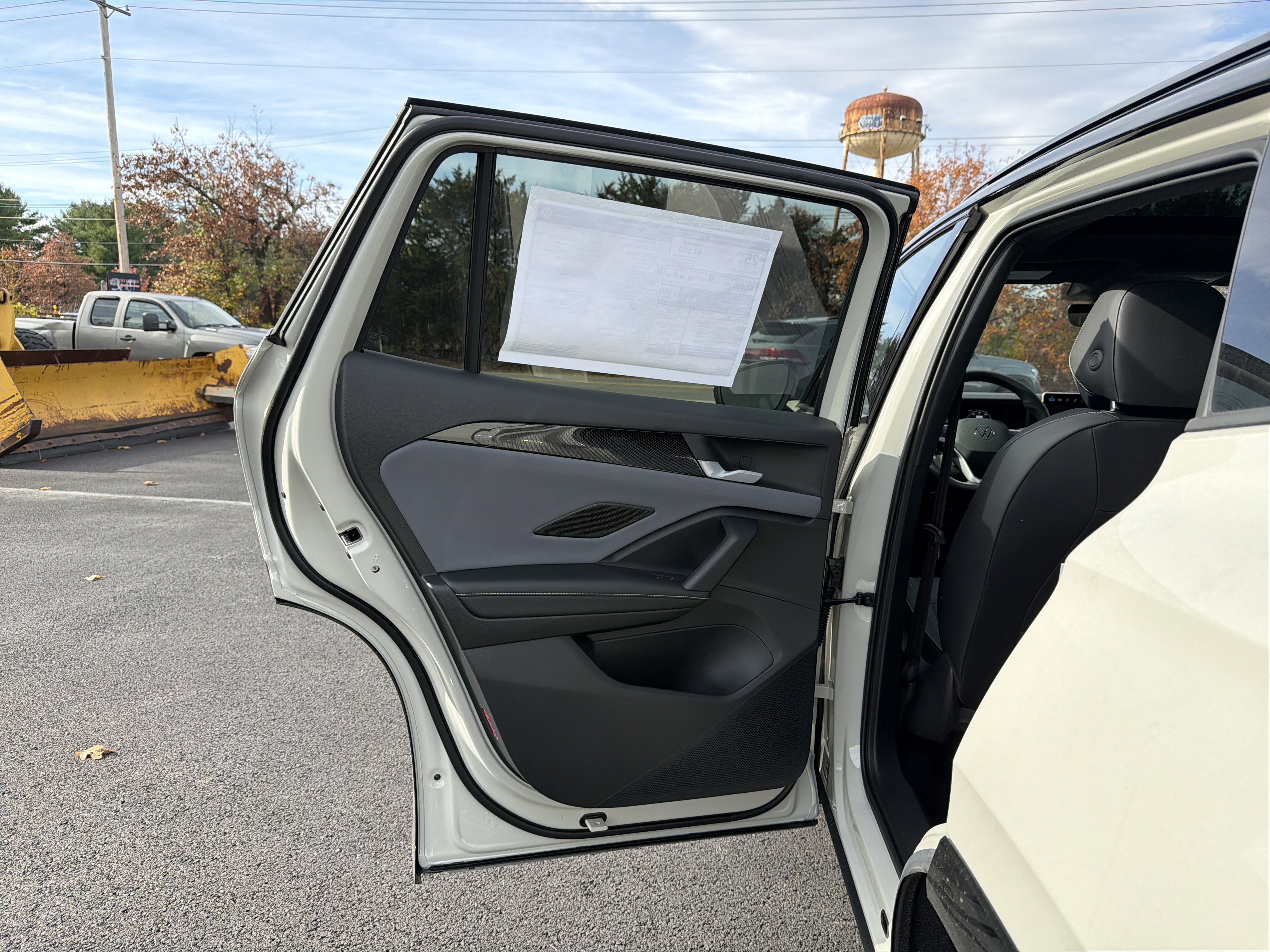 New 2026 Volkswagen Tiguan SE R-Line image 28