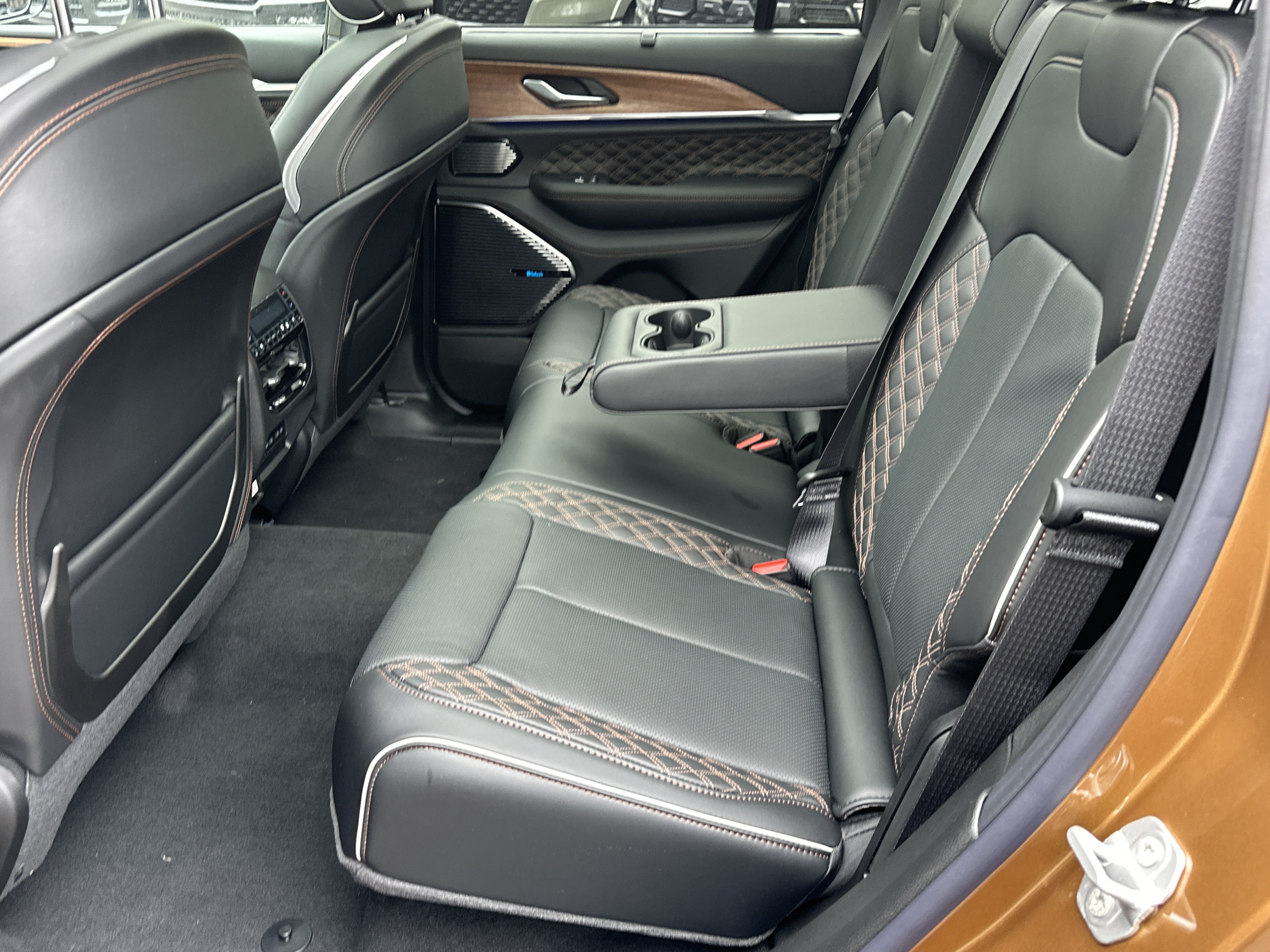 New 2026 Jeep Grand Cherokee Summit w/ Obsidian Package AWD/4WD image 32