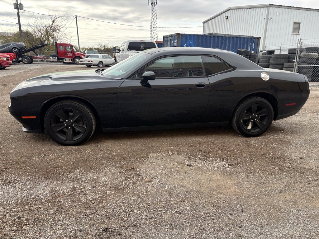 Used 2017 Dodge Challenger SXT image 4