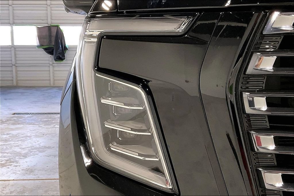 Used 2025 GMC Yukon Denali Ultimate AWD/4WD image 38