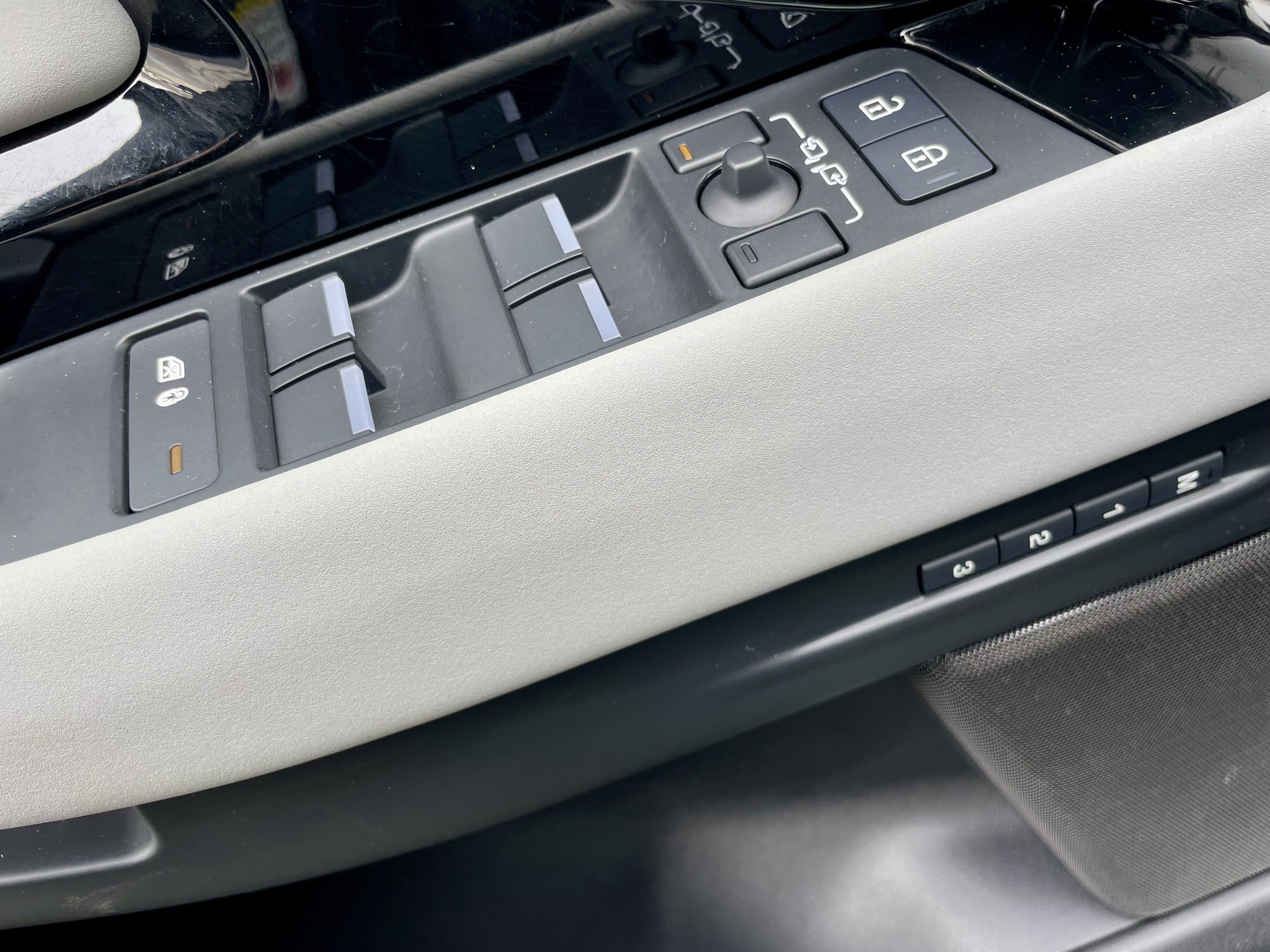 Certified 2024 Land Rover Range Rover Evoque Dynamic SE image 11