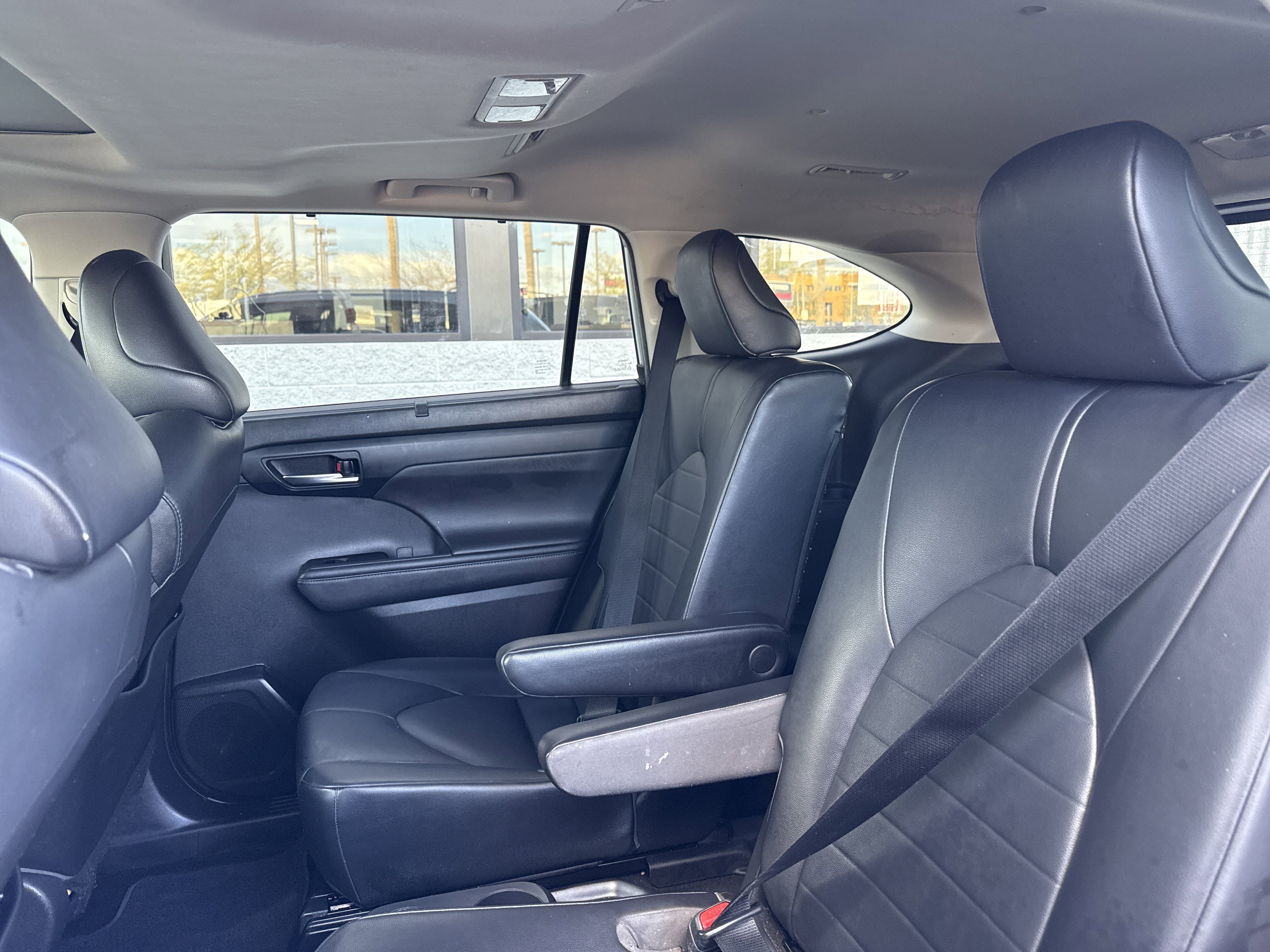 Used 2020 Toyota Highlander XLE image 20