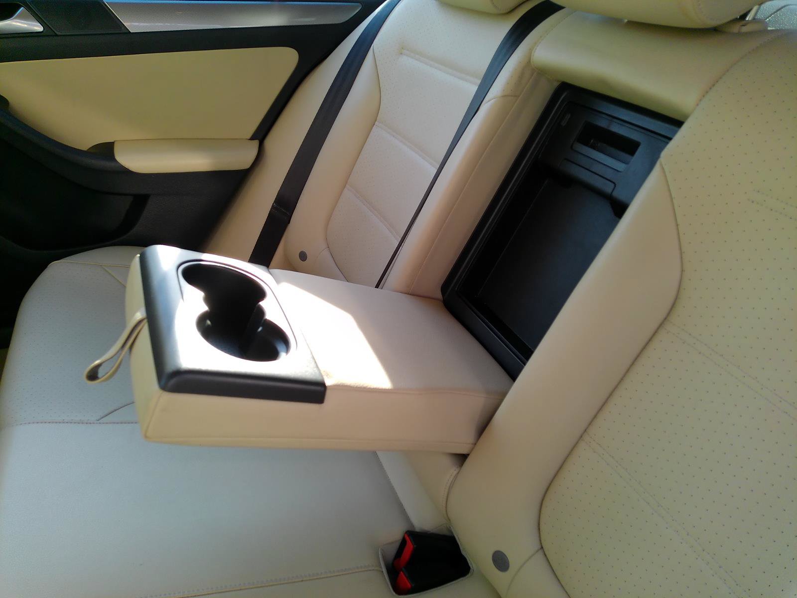 Used 2015 Volkswagen Jetta SE FWD image 29