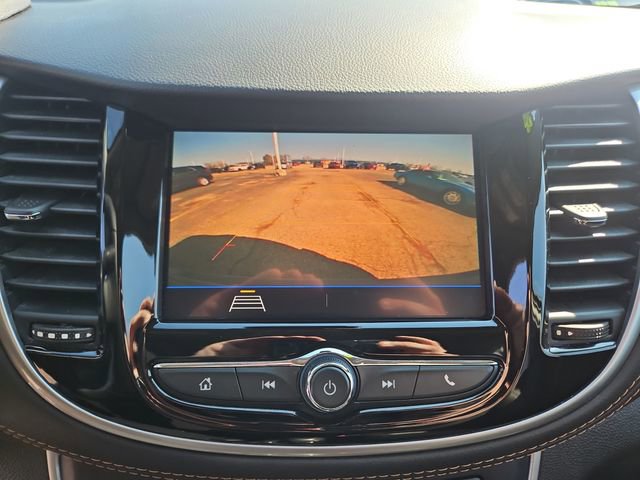 Used 2022 Chevrolet Trax LT w/ LT Convenience Package image 21