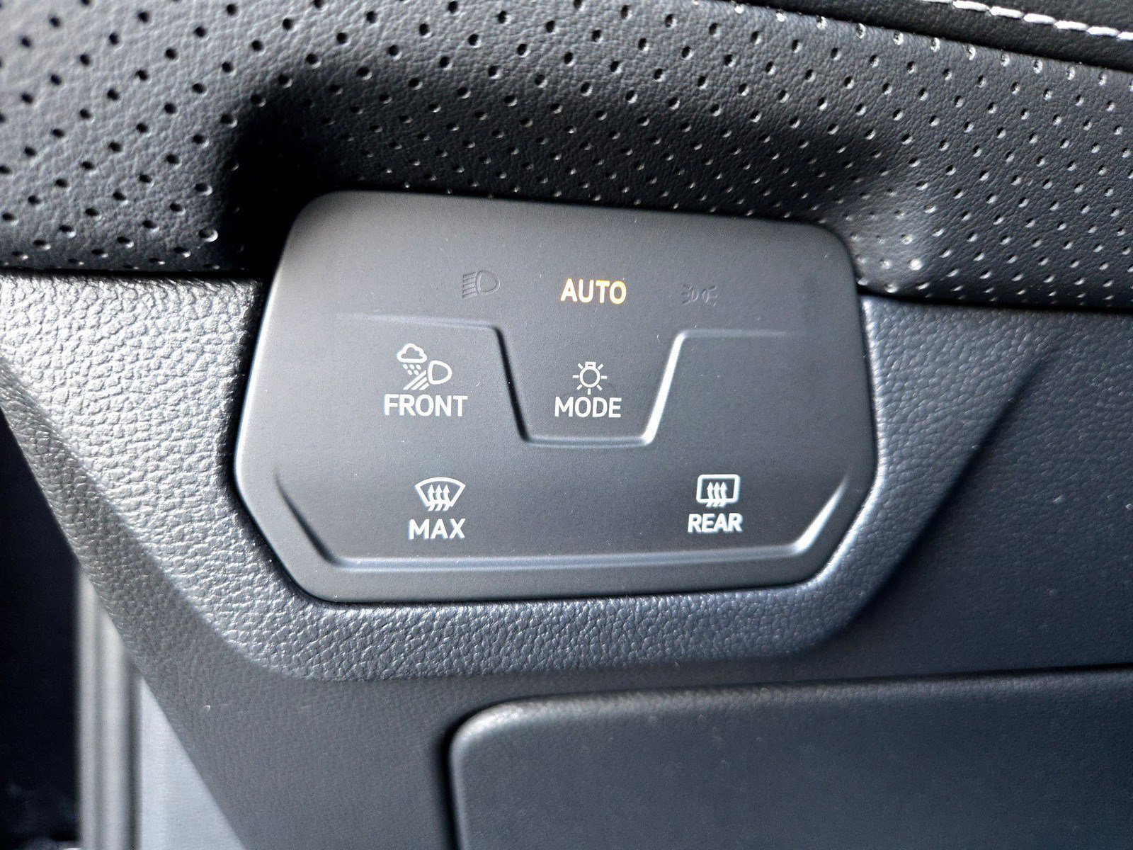 Used 2025 Volkswagen Atlas SEL AWD/4WD image 17