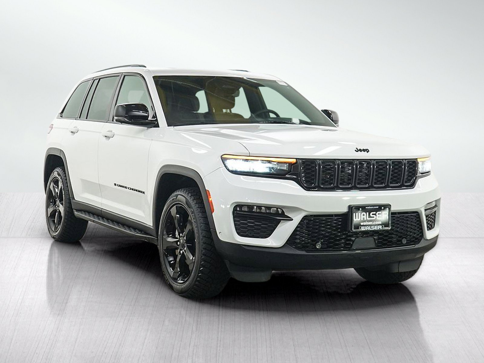 Used 2024 Jeep Grand Cherokee Limited w/ Luxury Tech Group II AWD/4WD image 5