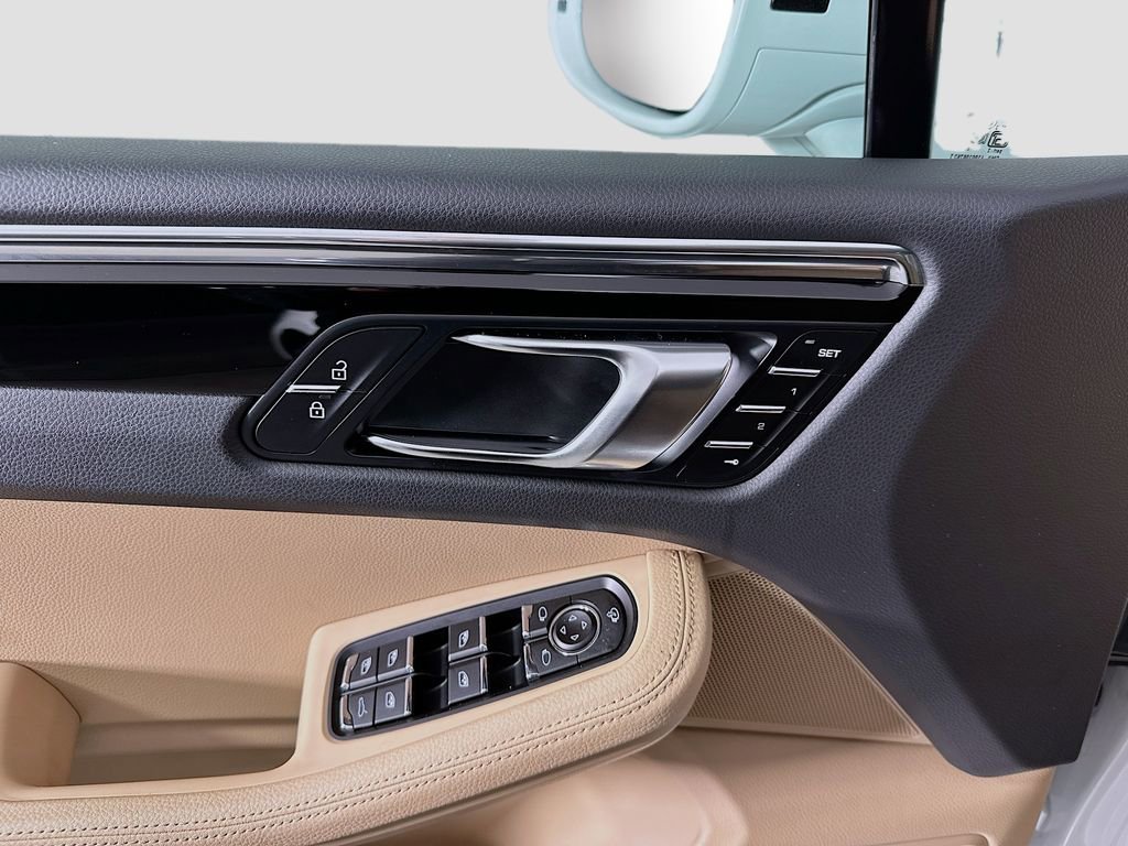Used 2025 Porsche Macan image 20