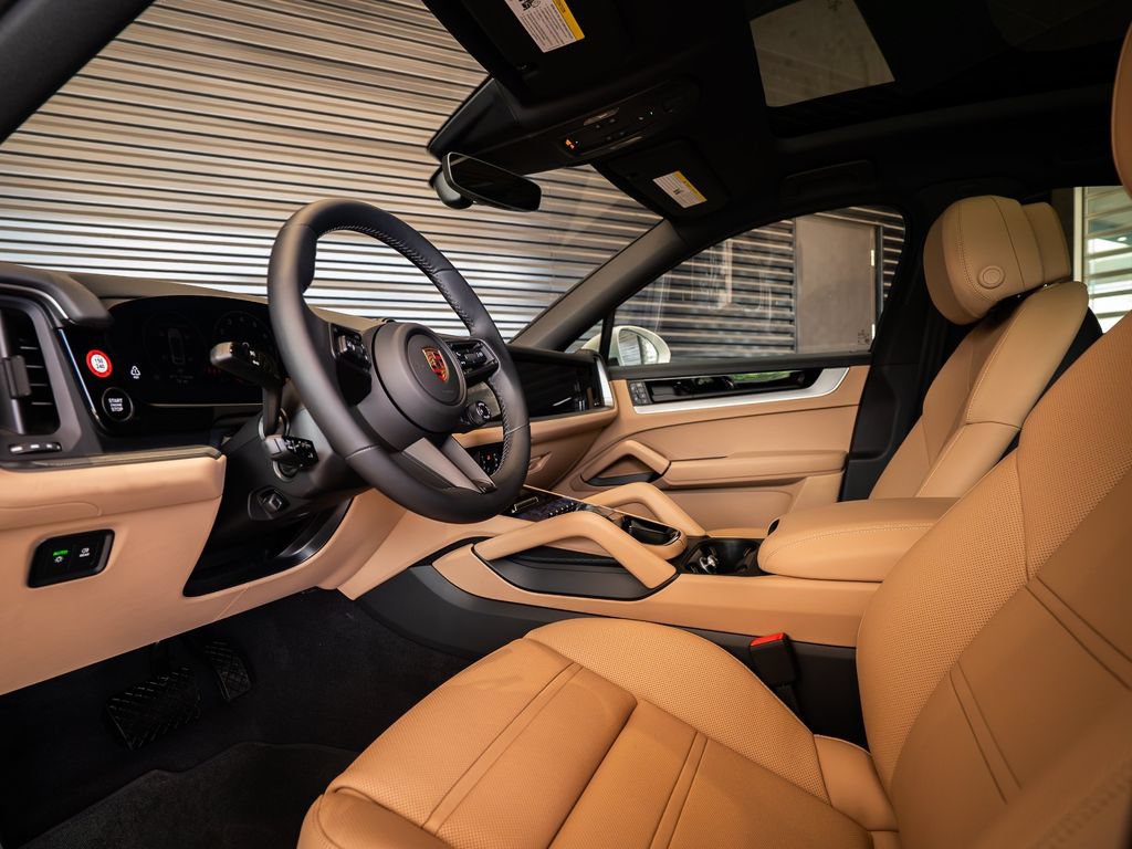 New 2026 Porsche Cayenne Coupe AWD/4WD image 4