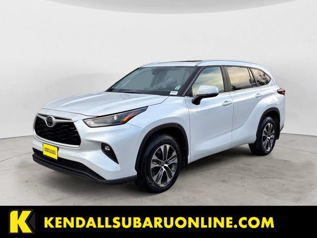 Used 2024 Toyota Highlander XLE AWD/4WD image 1
