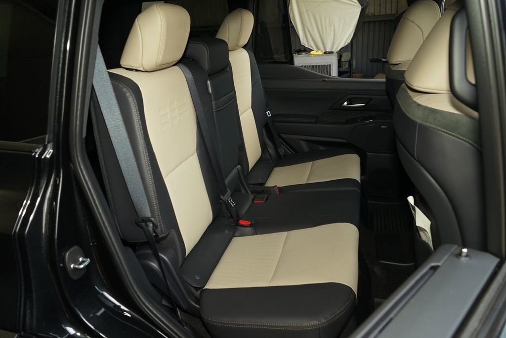 Used 2026 Lexus GX 550 w/ Accessory Package (32) image 15