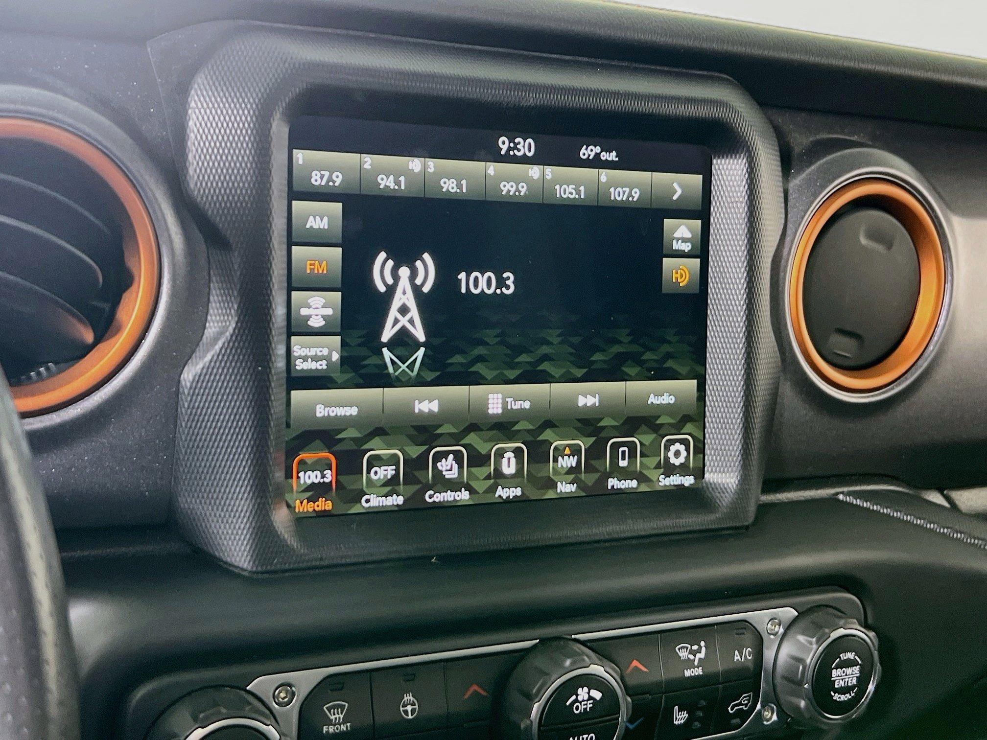 Used 2023 Jeep Gladiator Mojave w/ LED Lighting Group AWD/4WD image 15