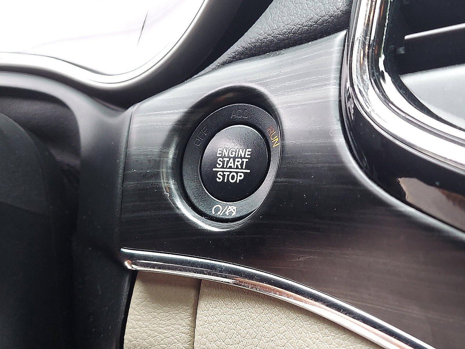 Used 2019 Jeep Grand Cherokee Limited AWD/4WD image 24