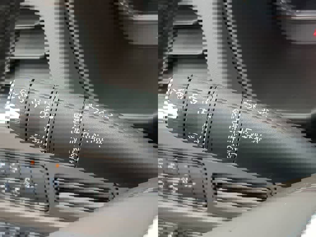 Used 2023 GMC Yukon XL SLT w/ SLT Luxury Package image 26