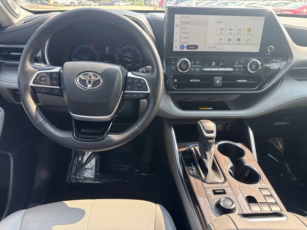 Used 2023 Toyota Highlander Limited AWD/4WD image 11