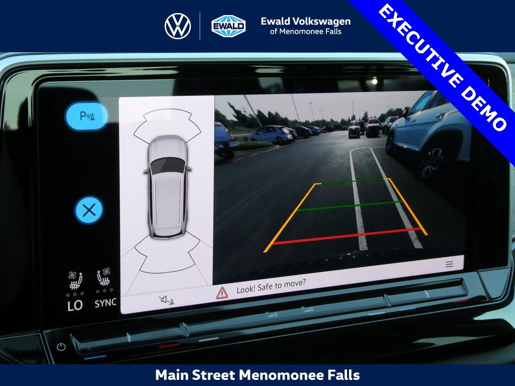 Certified 2025 Volkswagen Atlas SE image 7