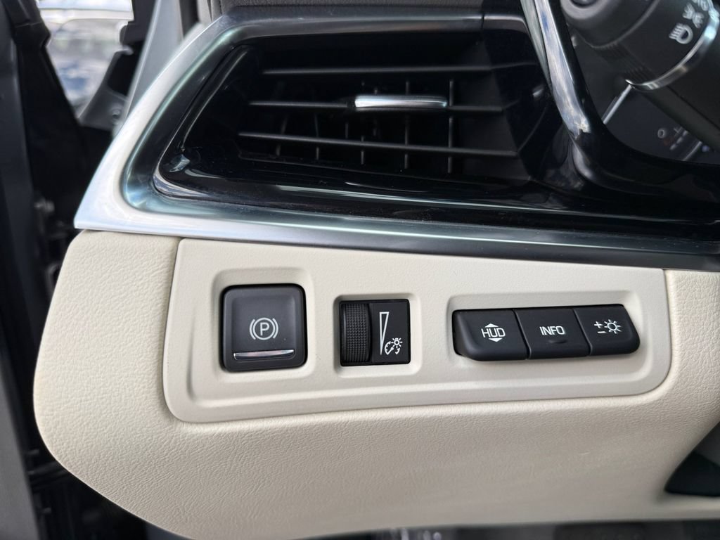 Used 2025 Cadillac XT6 Premium Luxury w/ Technology Package AWD/4WD image 25