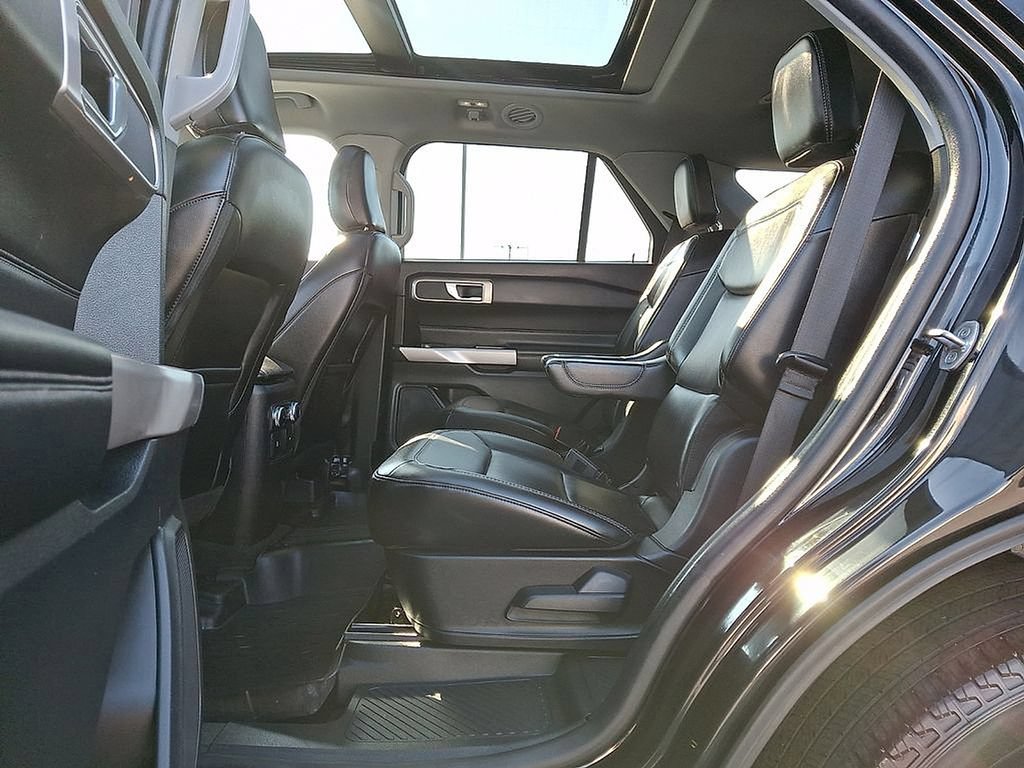 Used 2023 Ford Explorer XLT w/ Equipment Group 202A AWD/4WD image 13