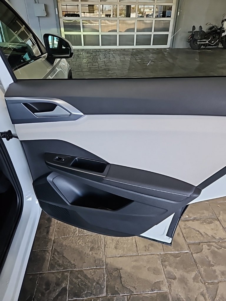 New 2026 Volkswagen Taos SE image 15