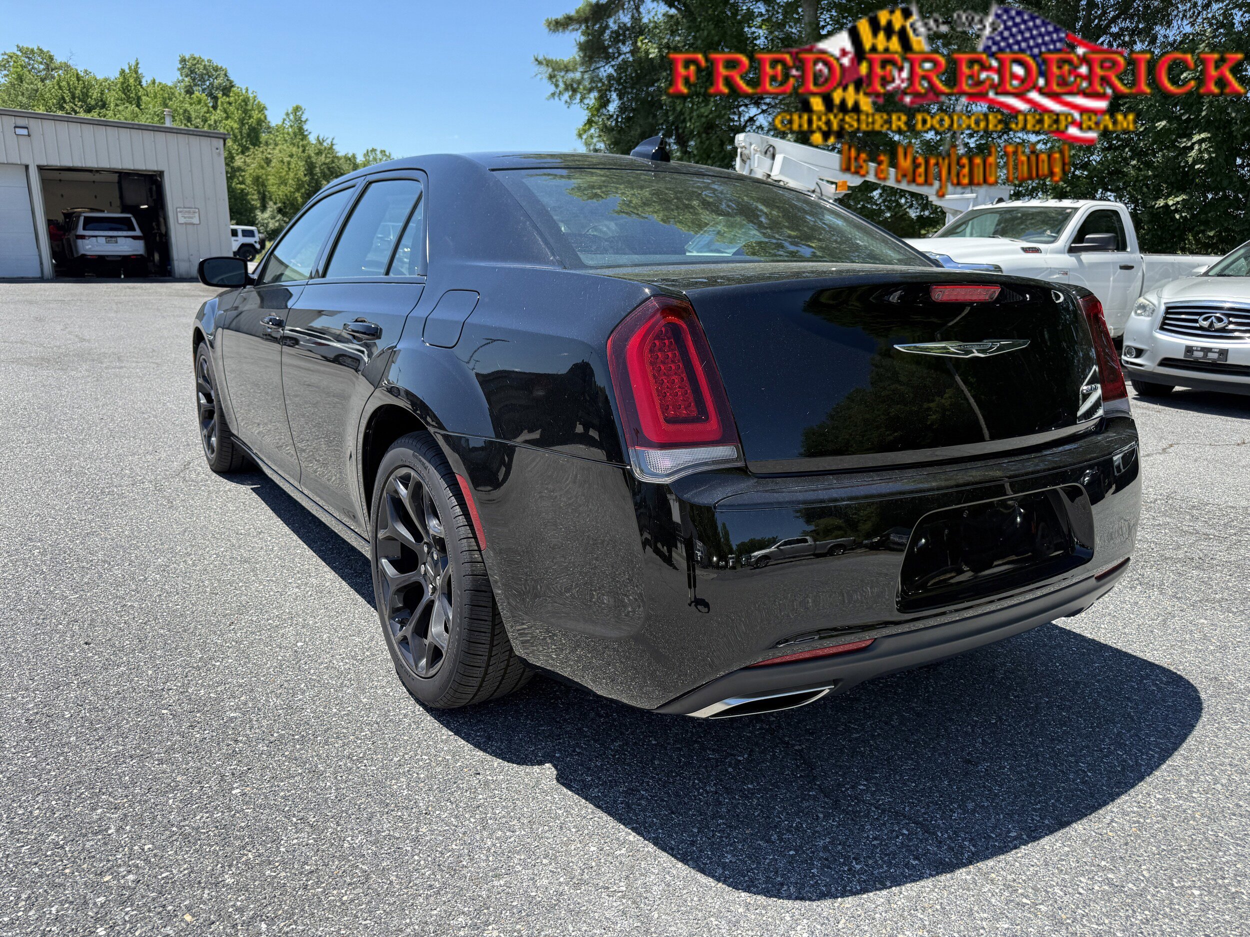 Used 2019 Chrysler 300 Touring w/ Sport Appearance Package RWD image 5