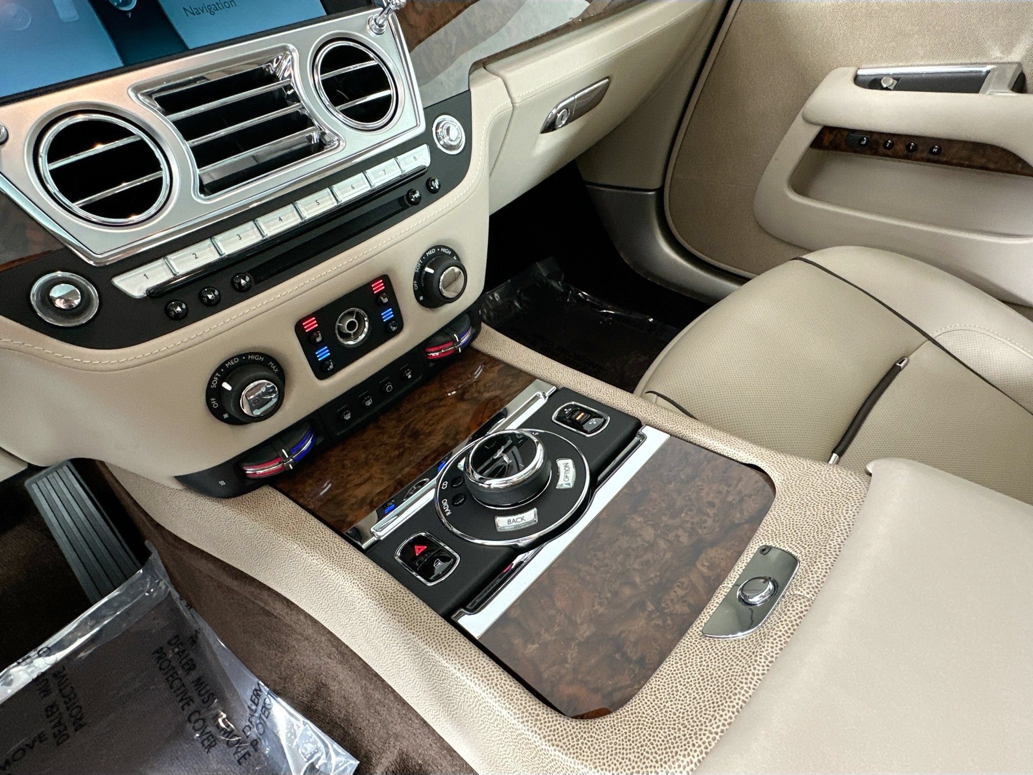 Certified 2015 Rolls-Royce Wraith RWD image 15