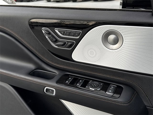 New 2025 Lincoln Aviator Black Label image 30
