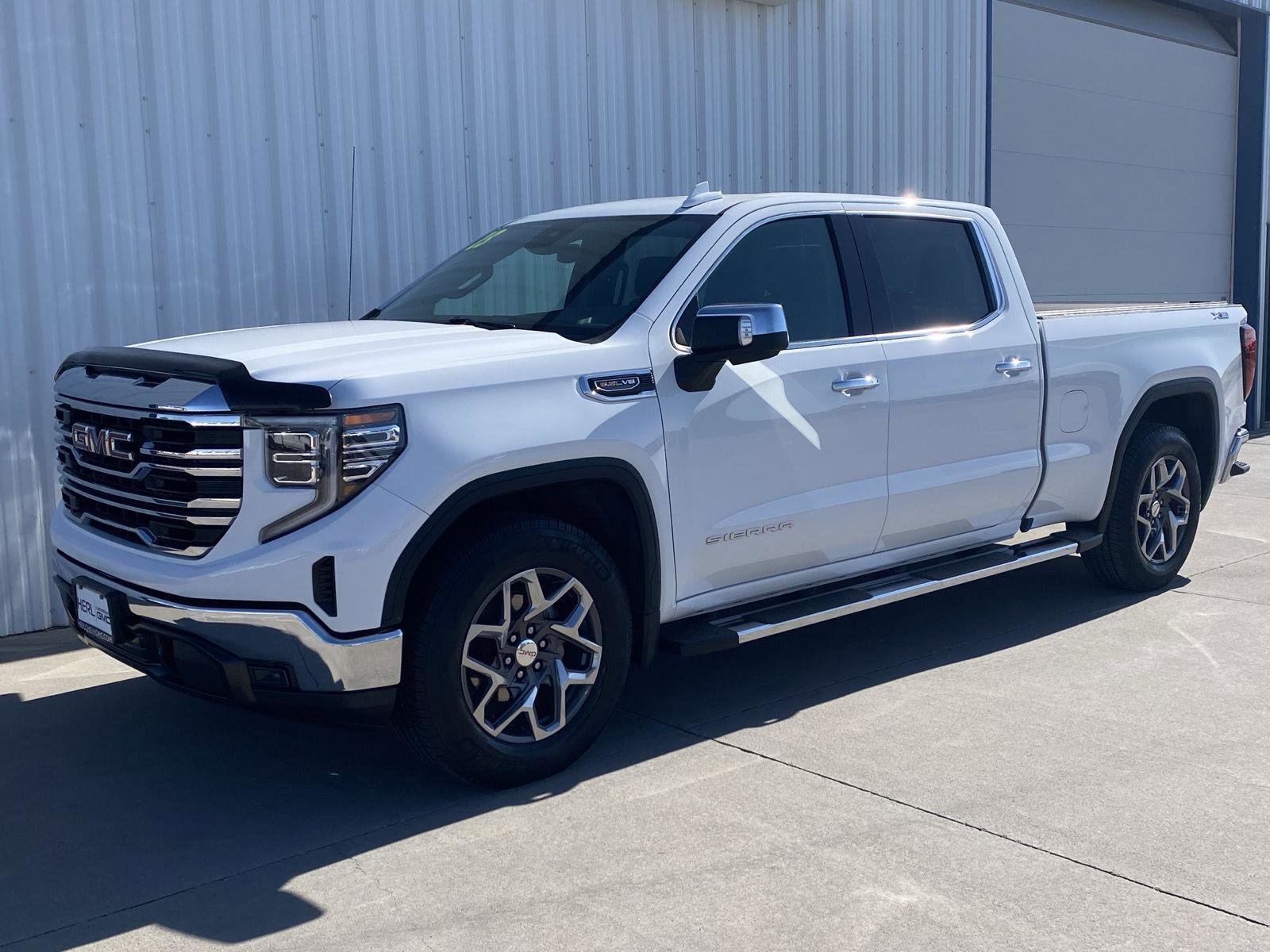 Used 2023 GMC Sierra 1500 SLT w/ SLT Premium Package AWD/4WD image 1