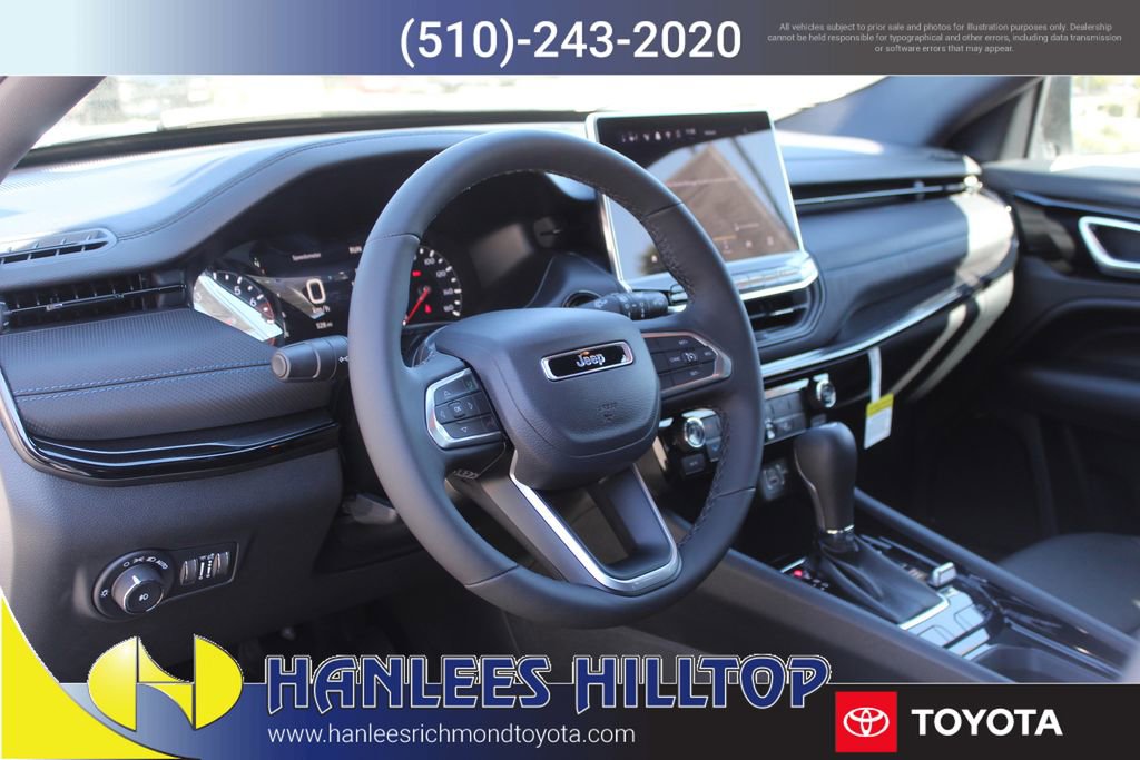 Used 2026 Jeep Compass Latitude image 11