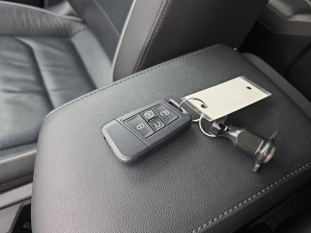 Used 2019 Volkswagen Tiguan SEL Premium image 32