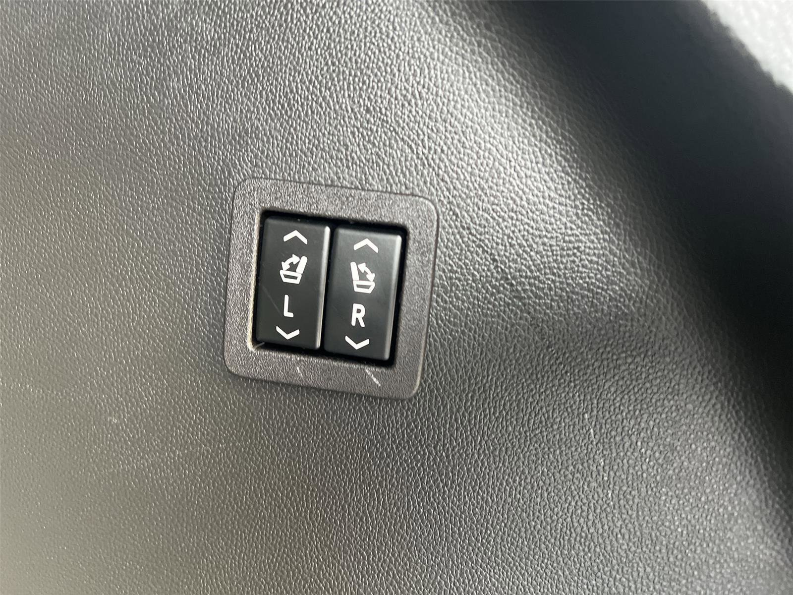 Used 2024 Buick Enclave Avenir image 28