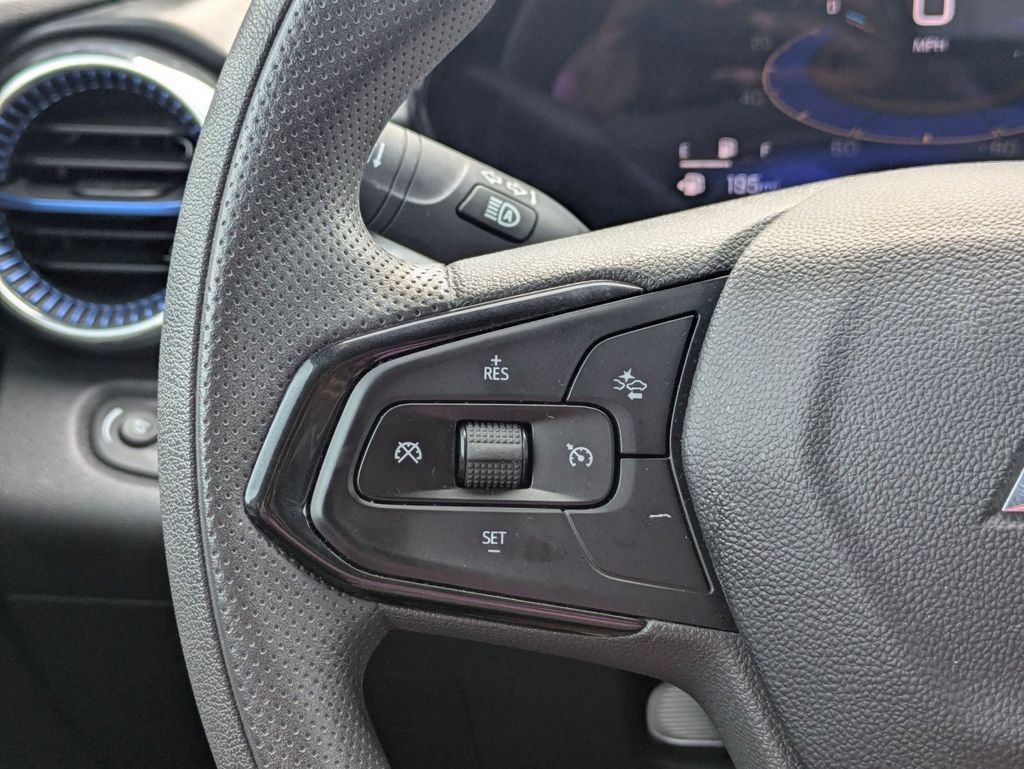 Used 2025 Chevrolet Trax LT FWD image 17