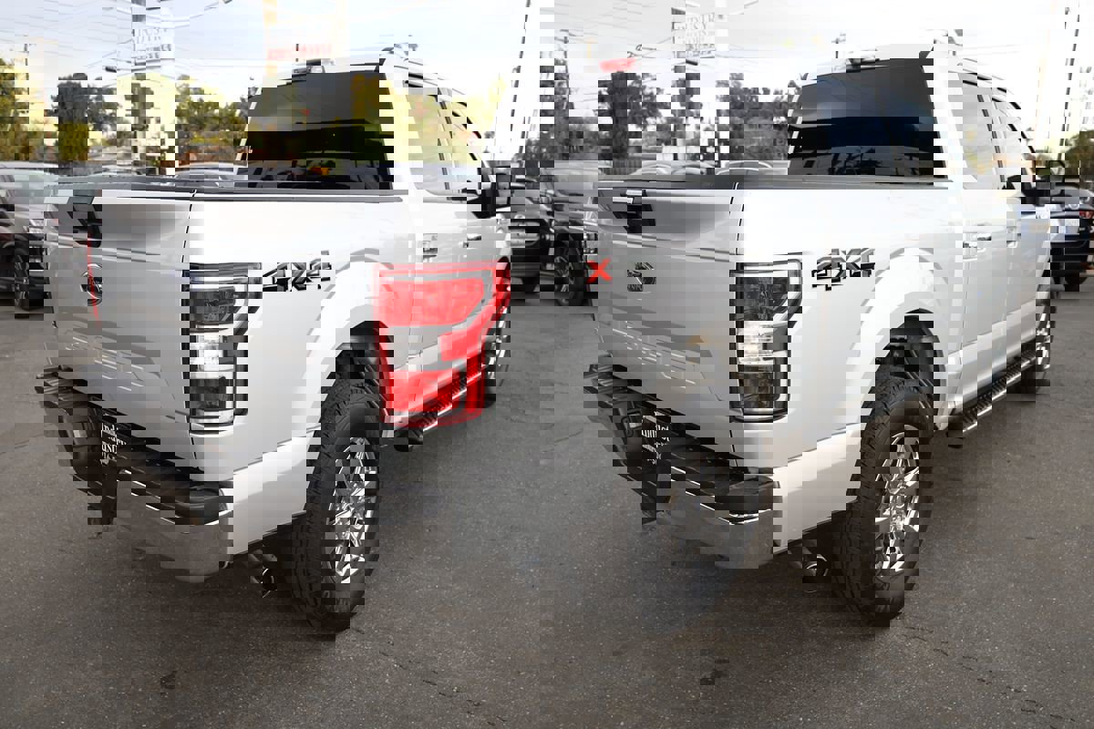 Used 2018 Ford F150 XLT w/ Equipment Group 301A Mid image 4