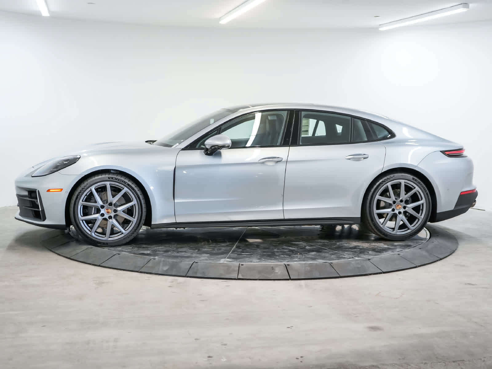 New 2026 Porsche Panamera RWD image 2