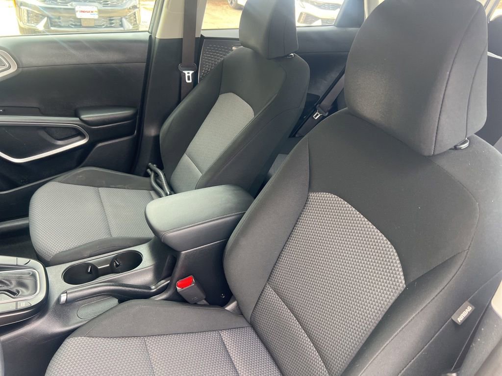 Certified 2022 Kia Soul LX w/ Technology Package FWD image 5