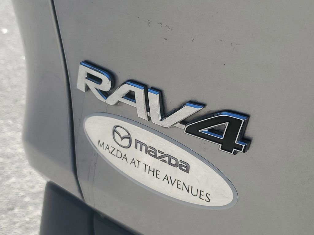 Used 2021 Toyota RAV4 XLE image 8